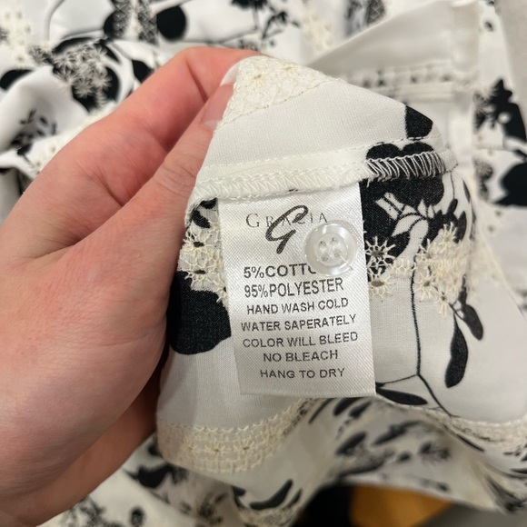 Gracia Black and White Floral Blouse - Picture 6 of 6